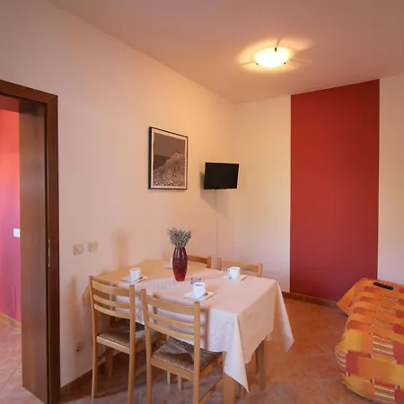 Apartament In 10